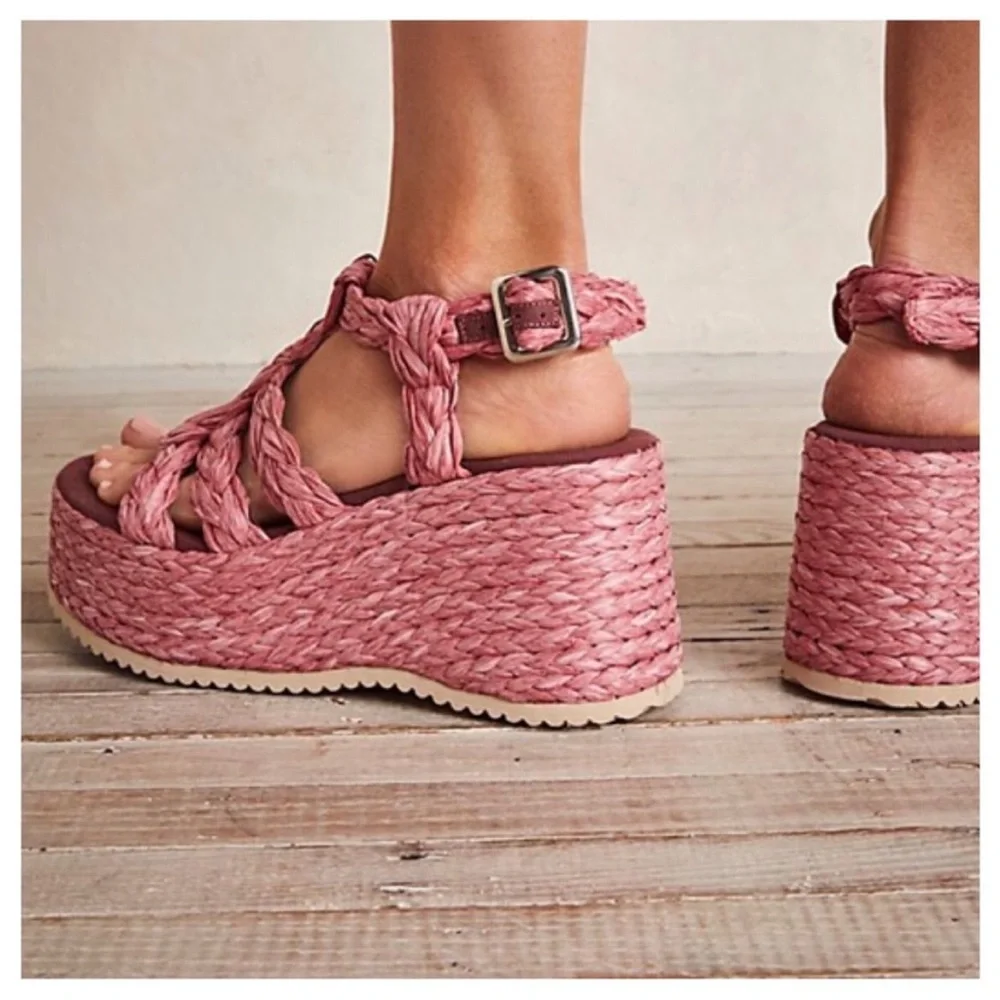 Free People NWOT raspberry raffia rendezvous platforms